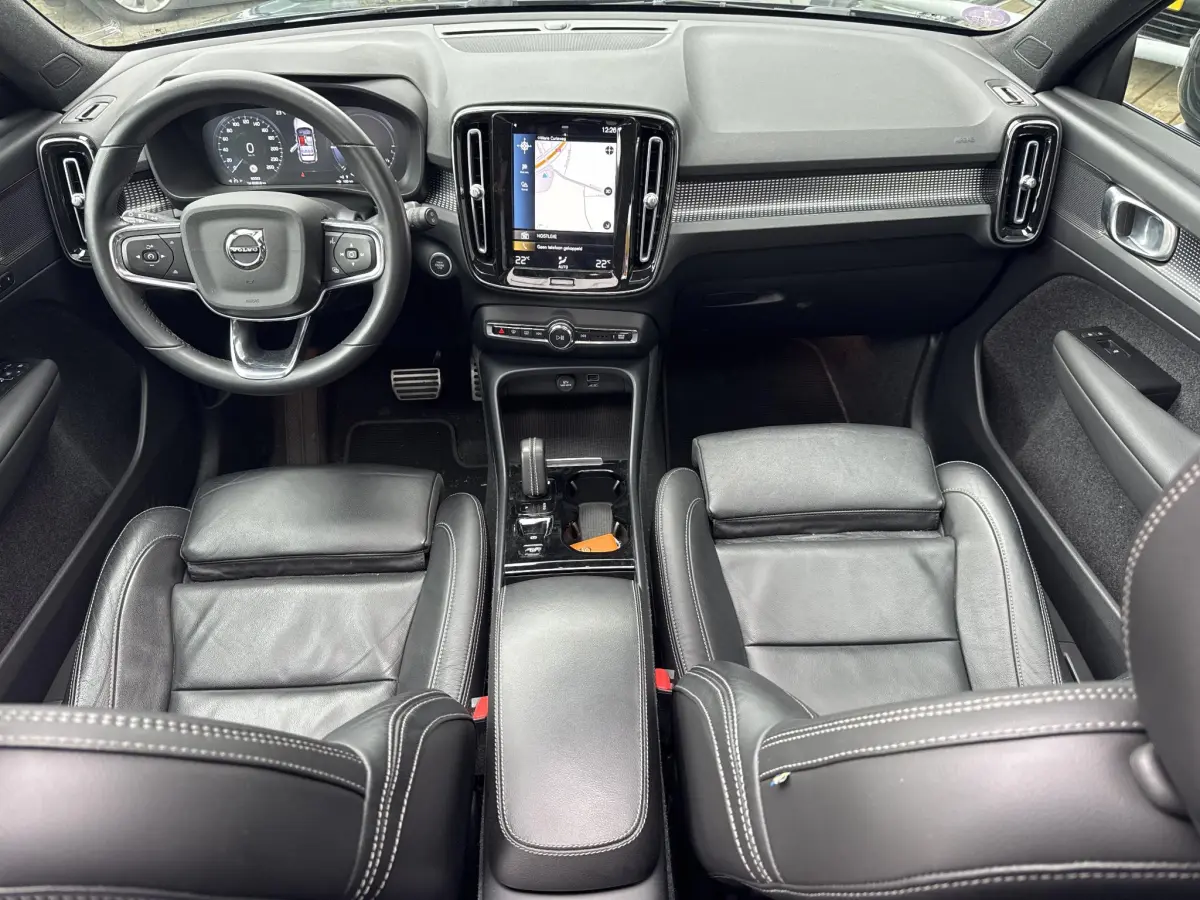 XC40 1.5 T5 Recharge R-Design | Panodak | Leder |
