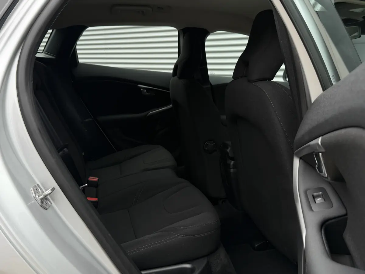 V40 2.0 T2 Kinetic I Cruise Contol I Airco I Dealer Oh.