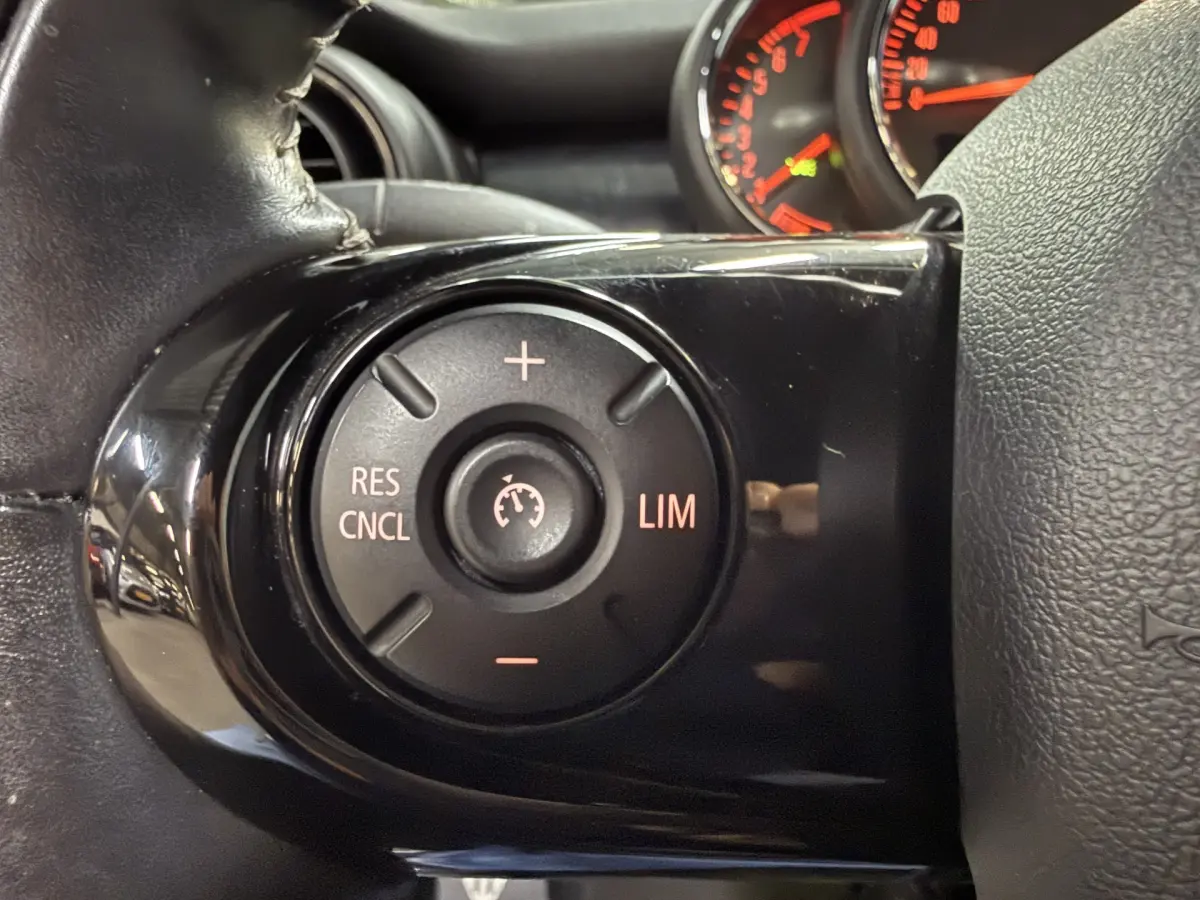 Cooper Cabrio 1.5 Salt // Leer // Mini Yours // JCW!