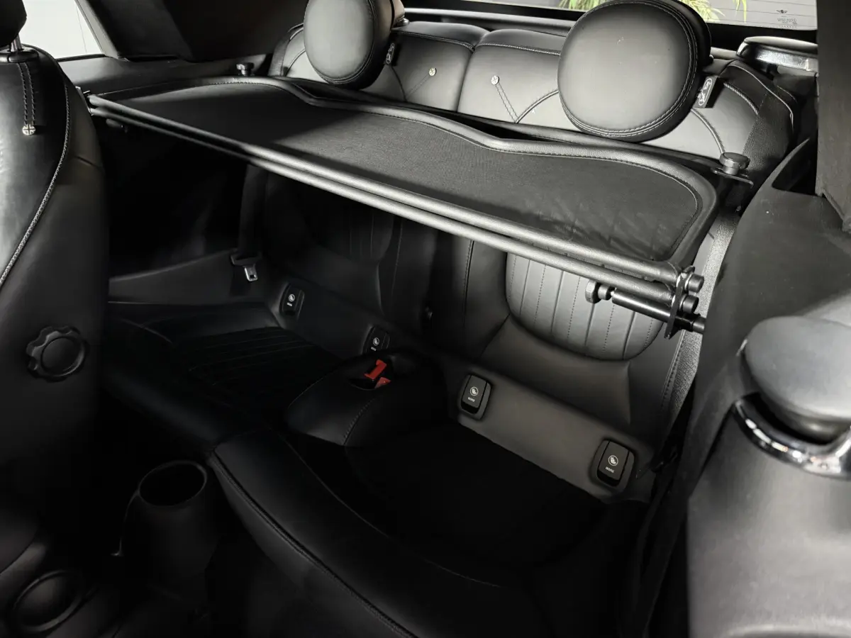 Cooper Cabrio 1.5 Salt // Leer // Mini Yours // JCW!