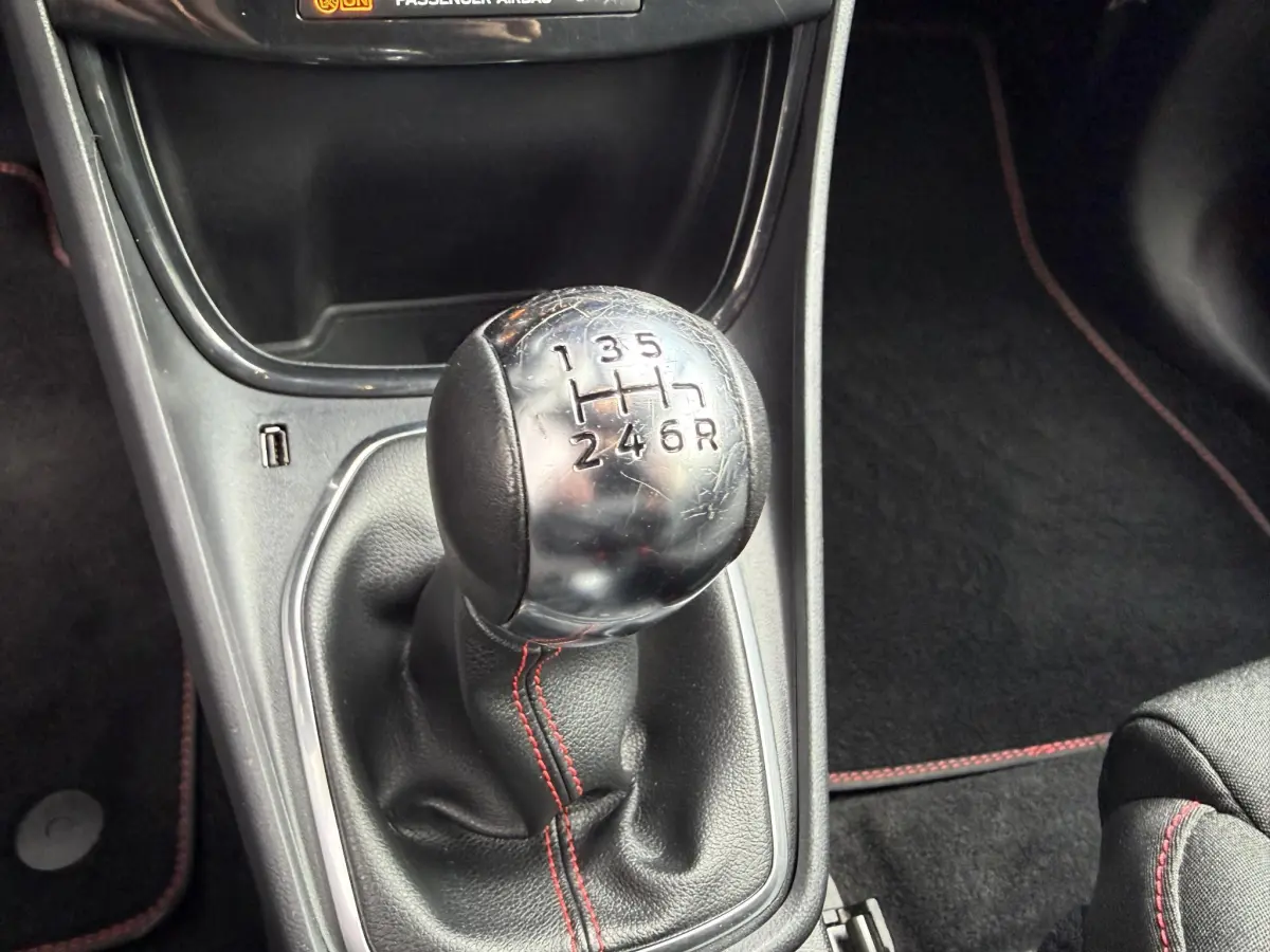 Puma 1.0 EcoBoost Hybrid ST-Line | Parkeer sensor | Stoel verwarming | Elektrische spiegels |