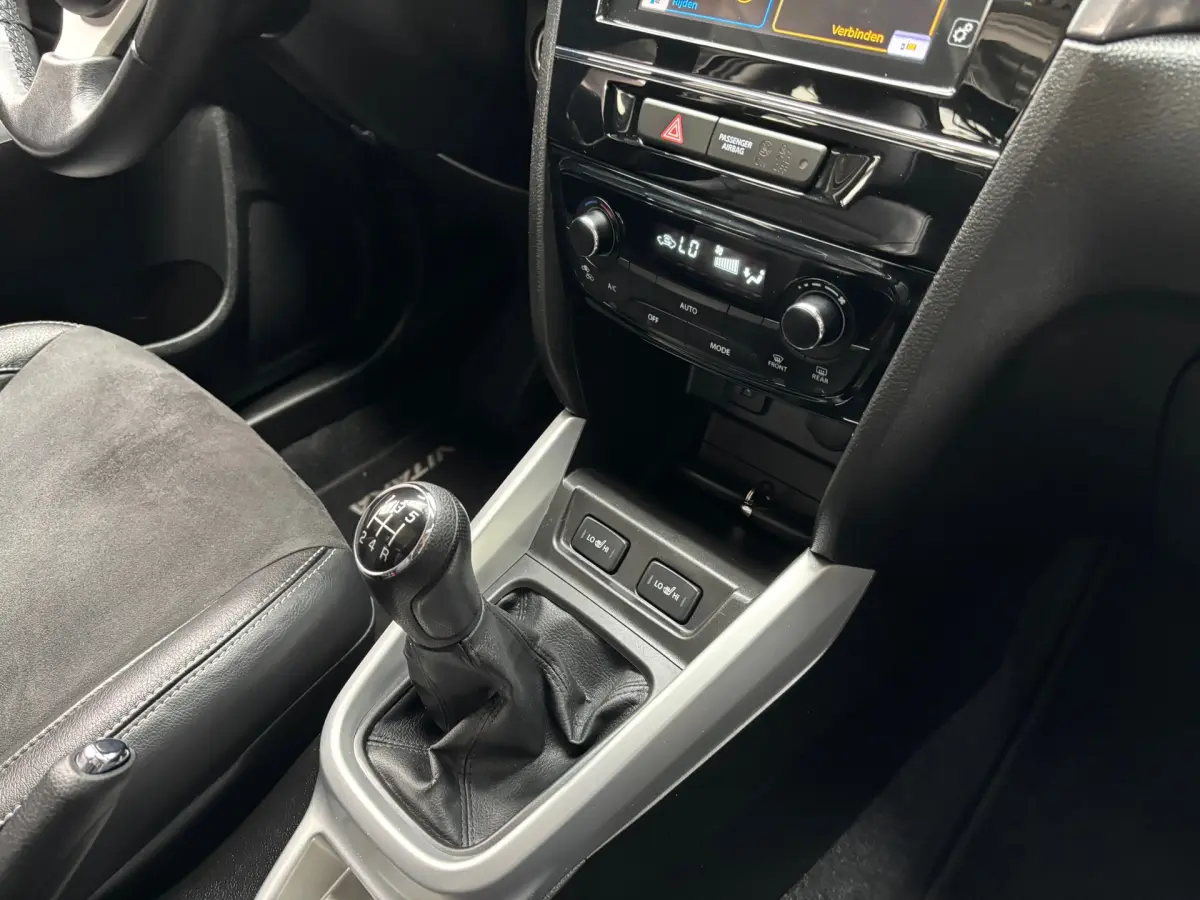 Vitara 1.6 High Executive / Camera / Panorama Dak