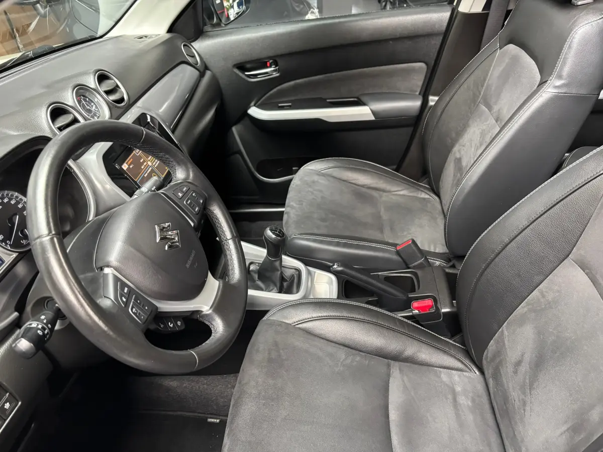 Vitara 1.6 High Executive / Camera / Panorama Dak