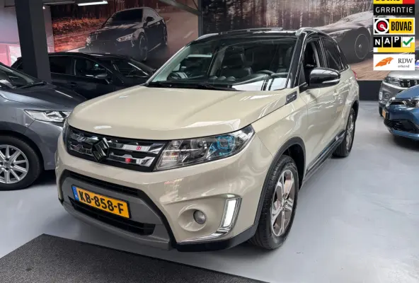 Vitara 1.6 High Executive / Camera / Panorama Dak