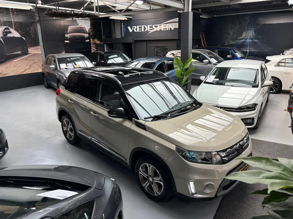 Vitara 1.6 High Executive / Camera / Panorama Dak