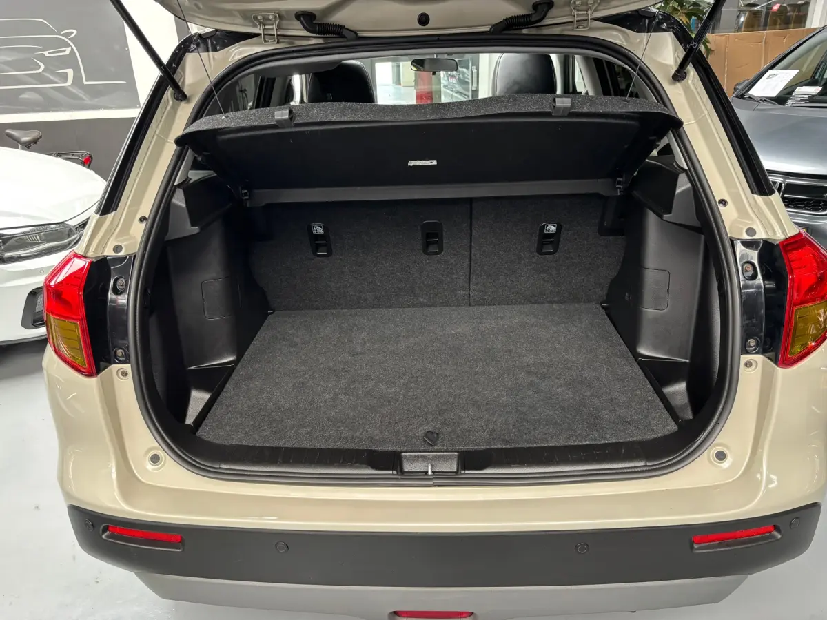 Vitara 1.6 High Executive / Camera / Panorama Dak