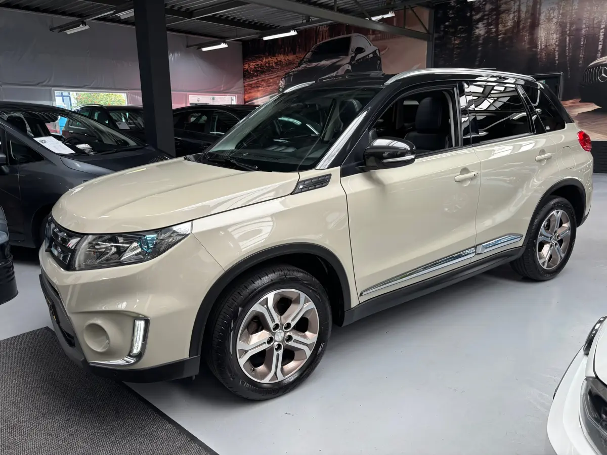 Vitara 1.6 High Executive / Camera / Panorama Dak
