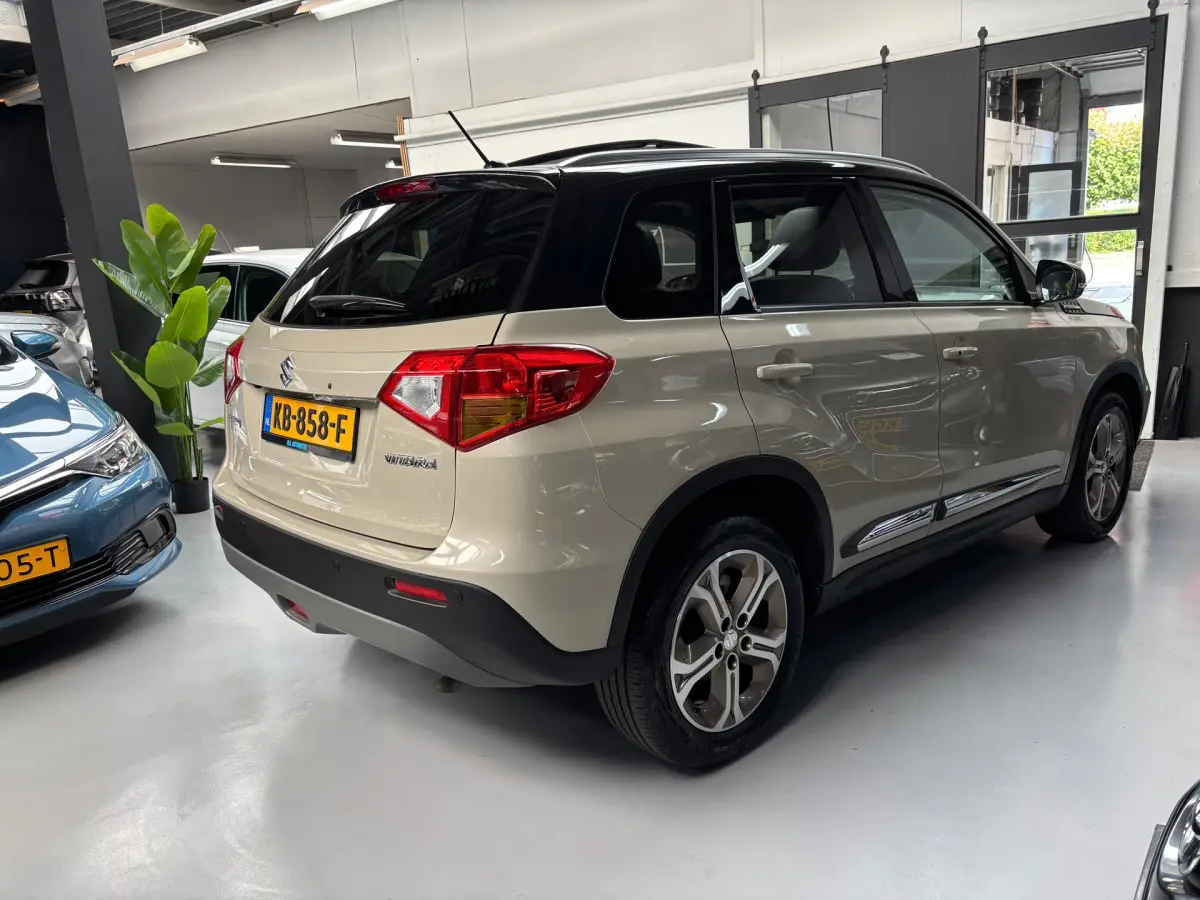 Vitara 1.6 High Executive / Camera / Panorama Dak