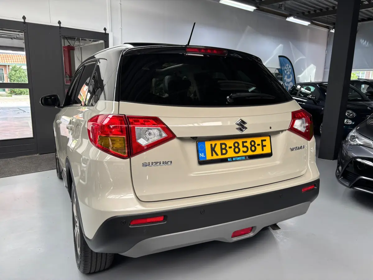 Vitara 1.6 High Executive / Camera / Panorama Dak