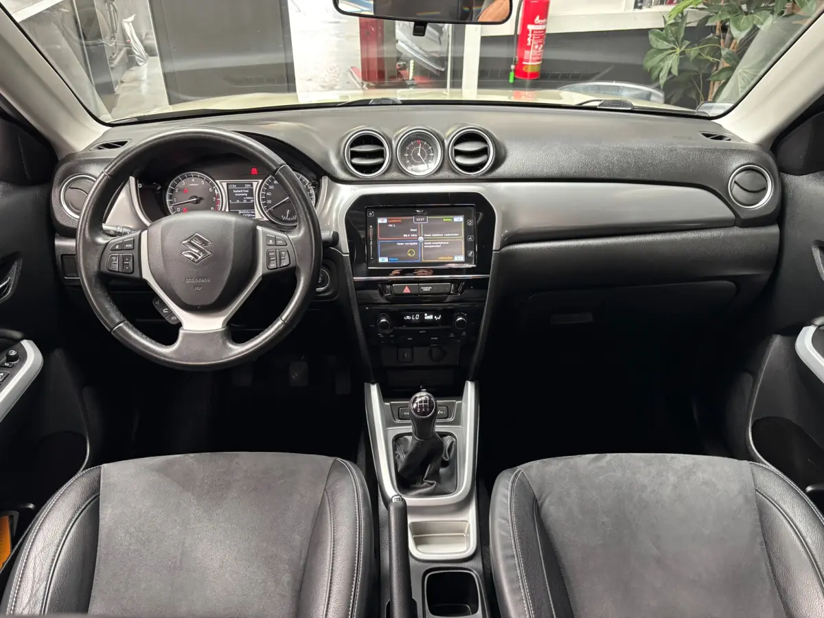 Vitara 1.6 High Executive / Camera / Panorama Dak