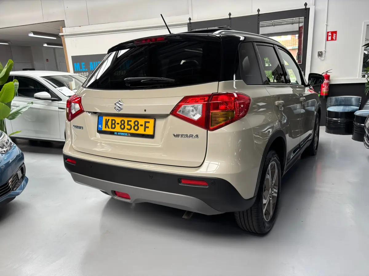 Vitara 1.6 High Executive / Camera / Panorama Dak
