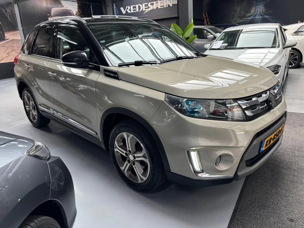 Vitara 1.6 High Executive / Camera / Panorama Dak