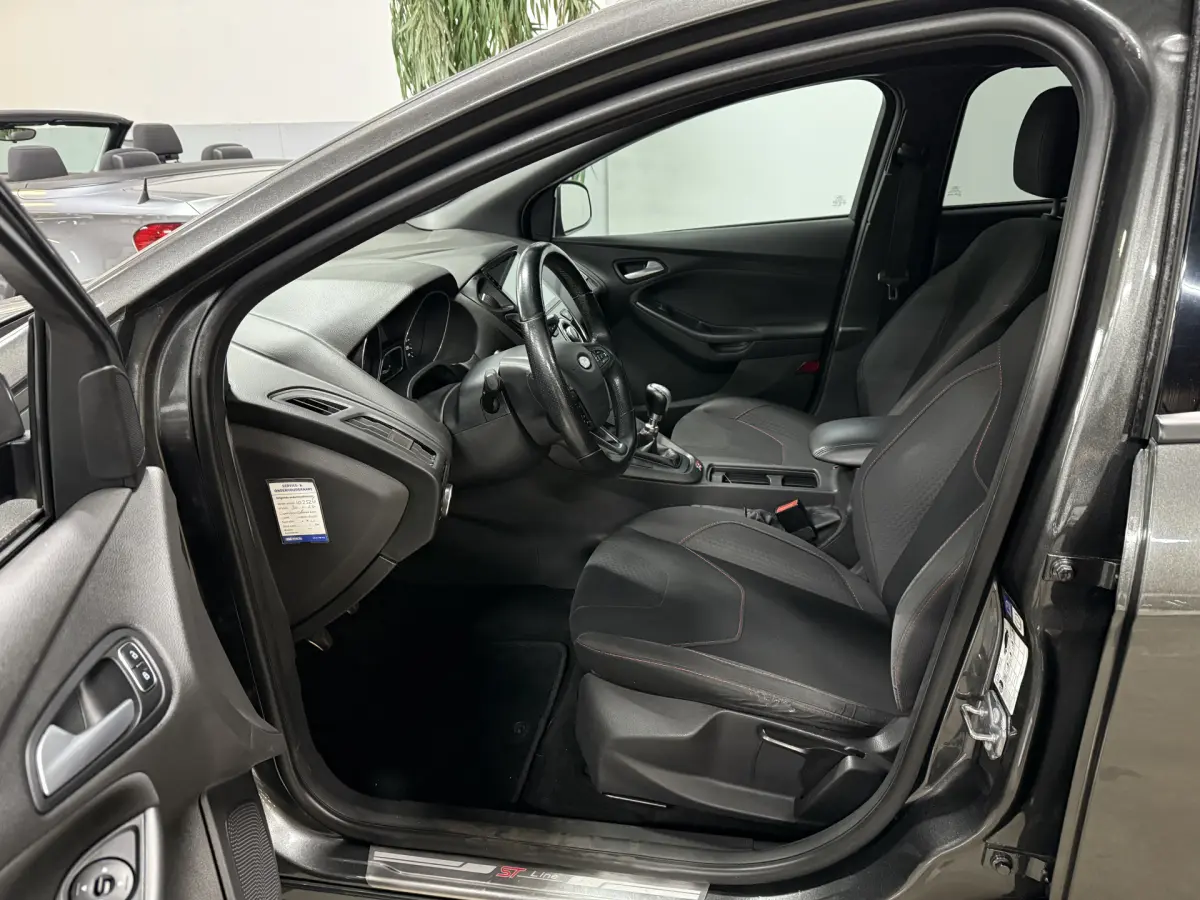 Focus Wagon 1.0 ST-Line // Ecc // stoel verw.