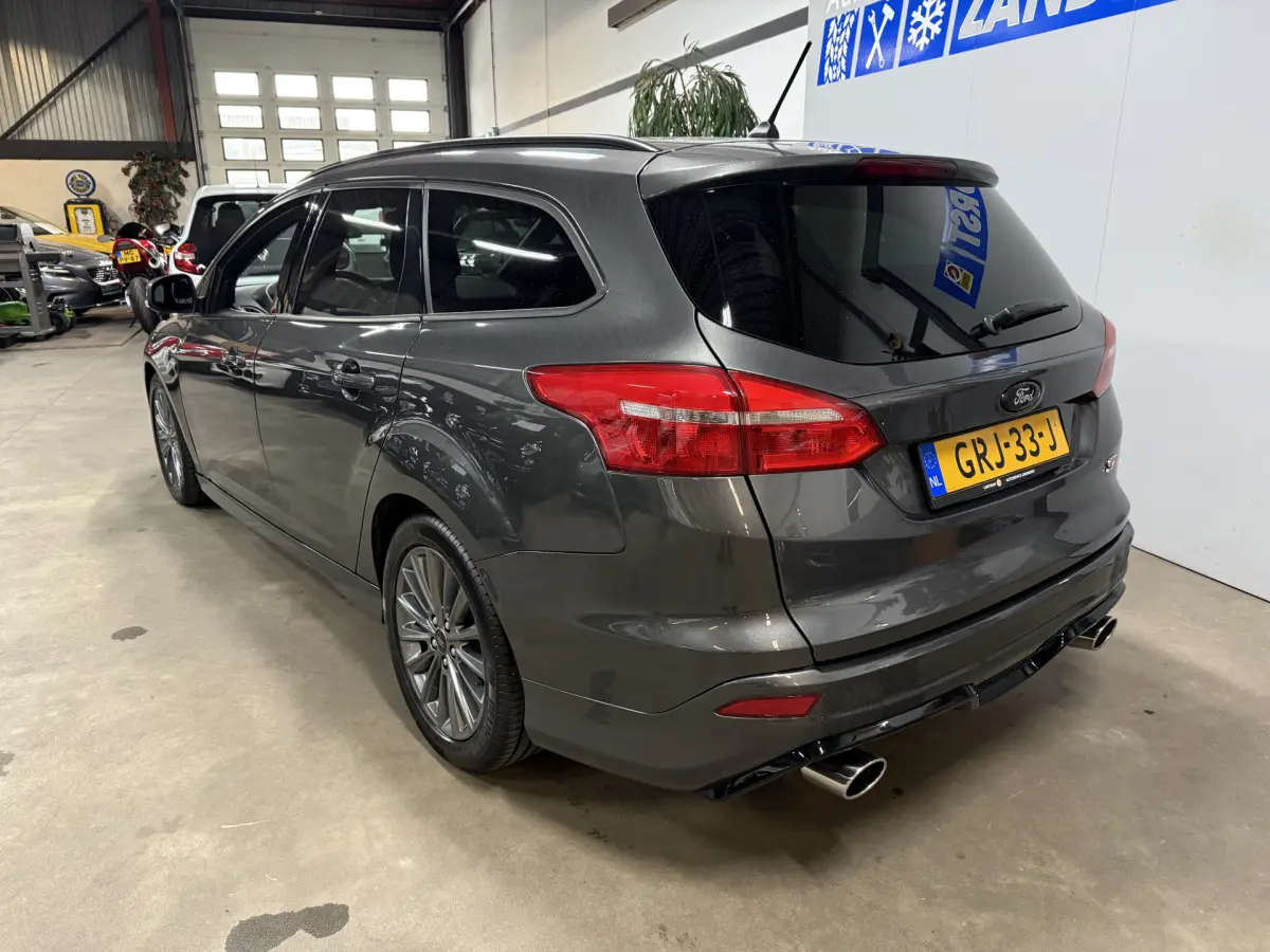 Focus Wagon 1.0 ST-Line // Ecc // stoel verw.