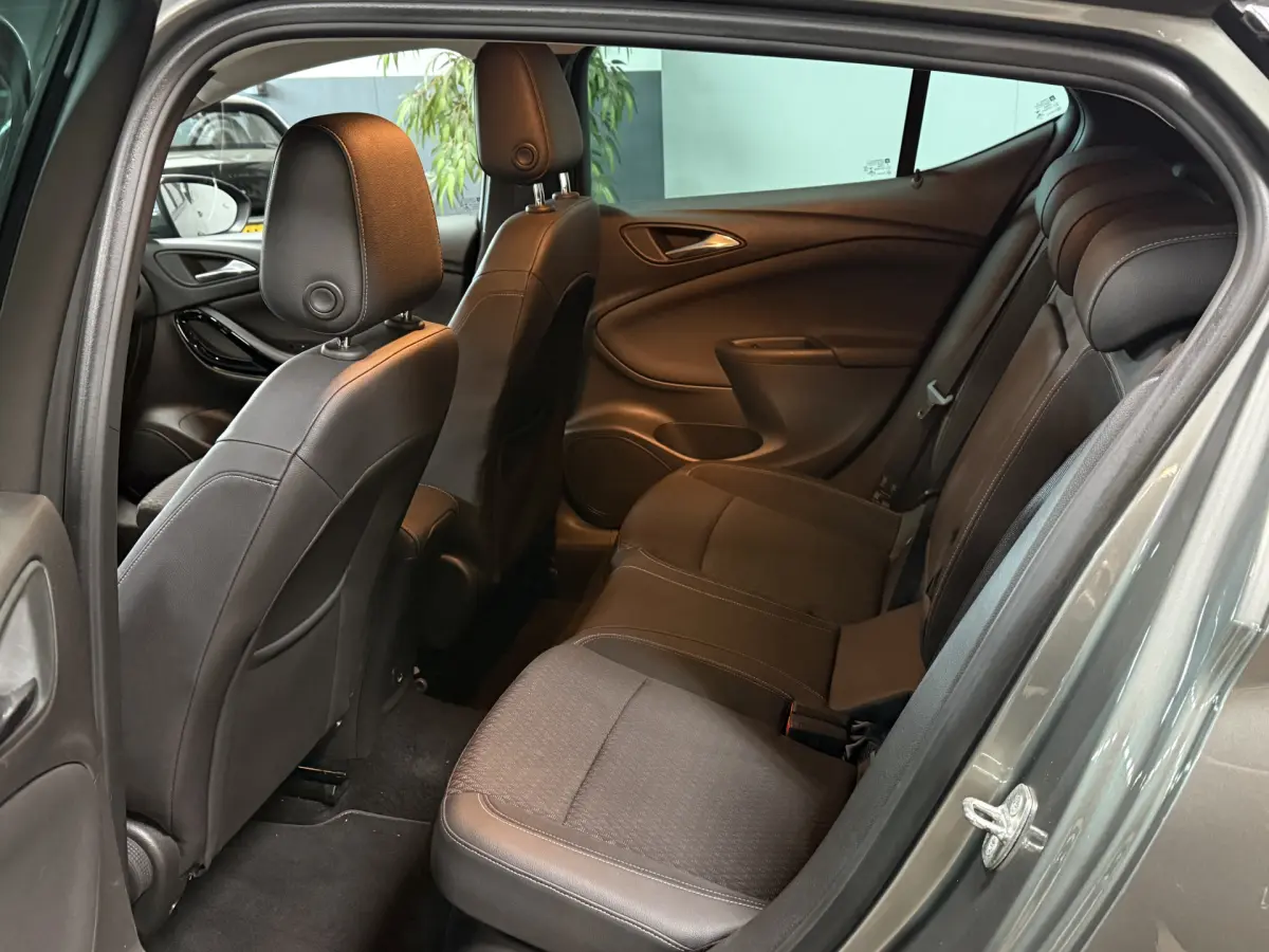 Astra 1.4 Turbo Business Executive // Autom. // Camera // Navi