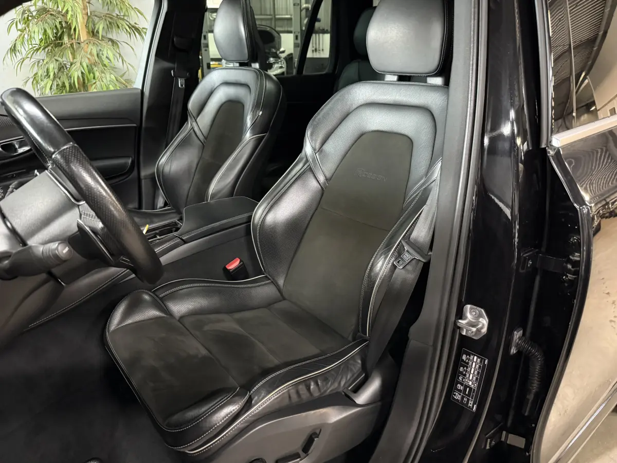 XC90 2.0 T5 AWD R-Design // Panodak // Caplay // sportstoelen met geheugen