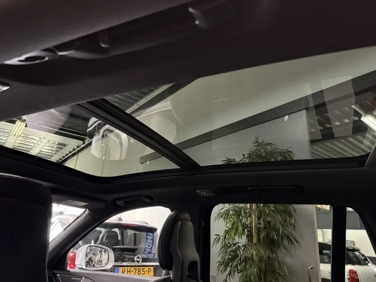 XC90 2.0 T5 AWD R-Design // Panodak // Caplay // sportstoelen met geheugen