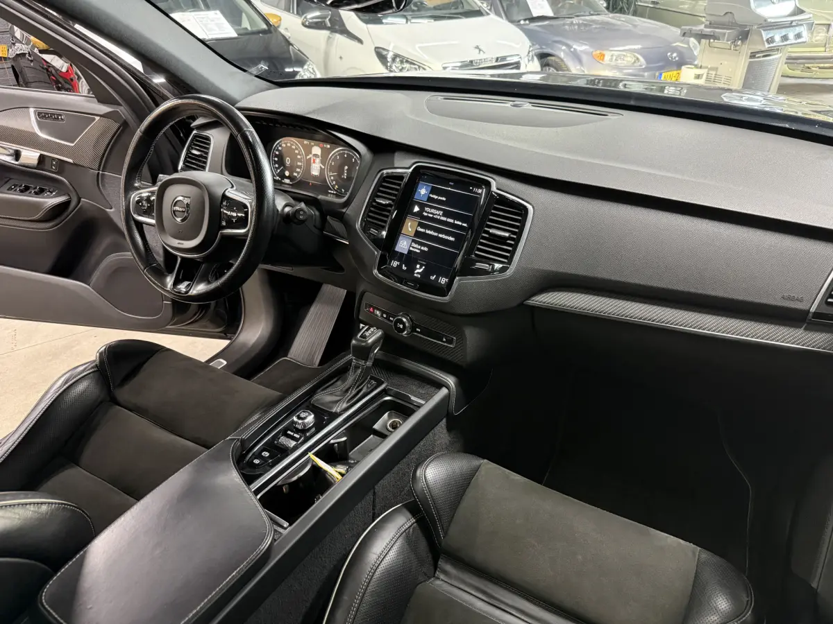XC90 2.0 T5 AWD R-Design // Panodak // Caplay // sportstoelen met geheugen