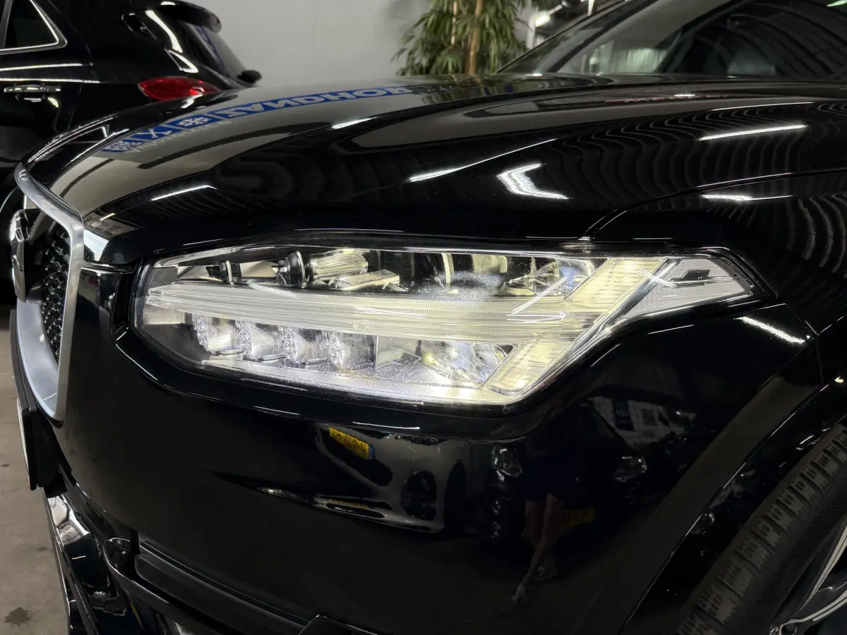 XC90 2.0 T5 AWD R-Design // Panodak // Caplay // sportstoelen met geheugen