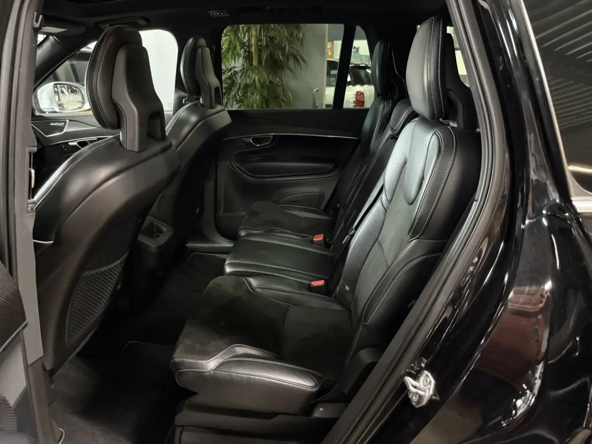XC90 2.0 T5 AWD R-Design // Panodak // Caplay // sportstoelen met geheugen