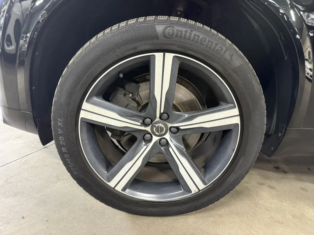 XC90 2.0 T5 AWD R-Design // Panodak // Caplay // sportstoelen met geheugen
