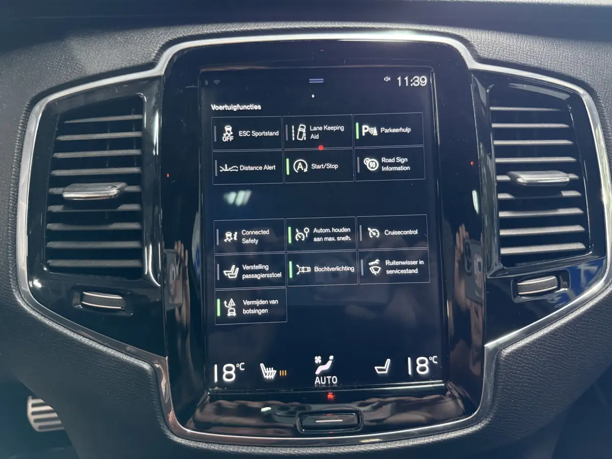 XC90 2.0 T5 AWD R-Design // Panodak // Caplay // sportstoelen met geheugen
