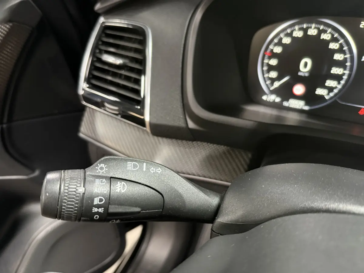 XC90 2.0 T5 AWD R-Design // Panodak // Caplay // sportstoelen met geheugen