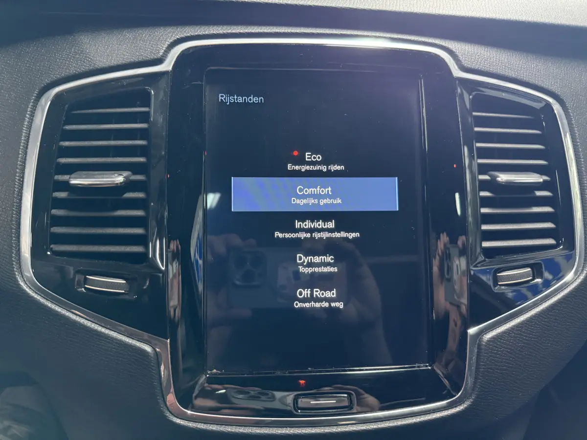 XC90 2.0 T5 AWD R-Design // Panodak // Caplay // sportstoelen met geheugen