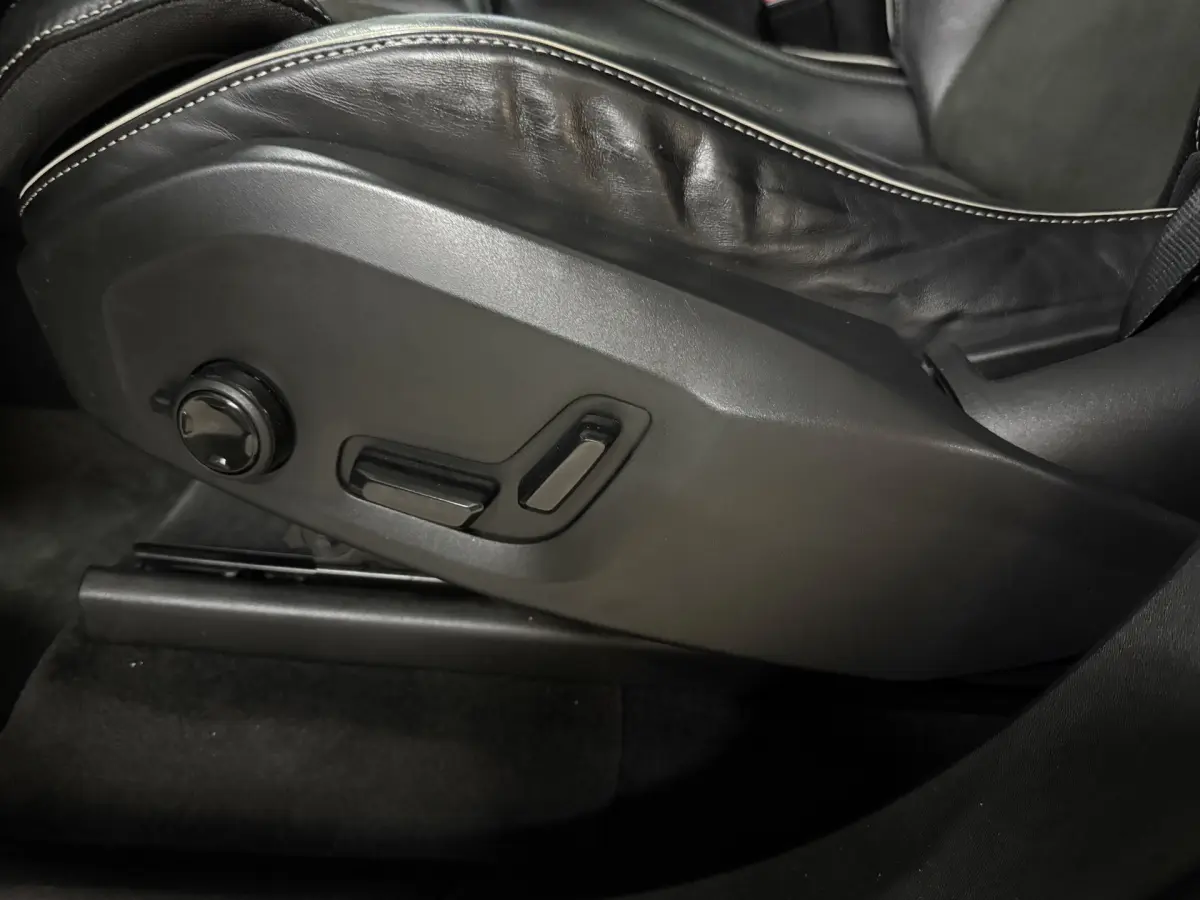 XC90 2.0 T5 AWD R-Design // Panodak // Caplay // sportstoelen met geheugen