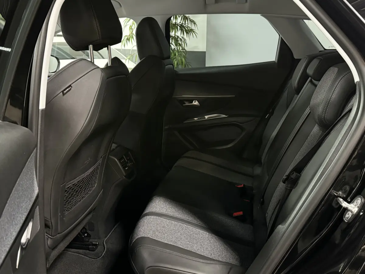 3008 1.6 PureTech Allure // Auto. // Half leer // carplay // 19 inch