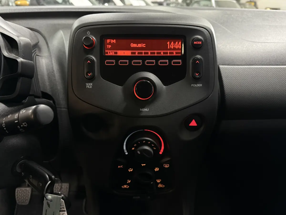 Aygo 1.0 VVT-i x-now // Airco // el. ramen