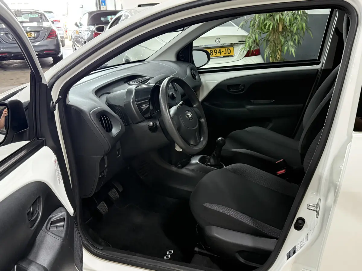 Aygo 1.0 VVT-i x-now // Airco // el. ramen