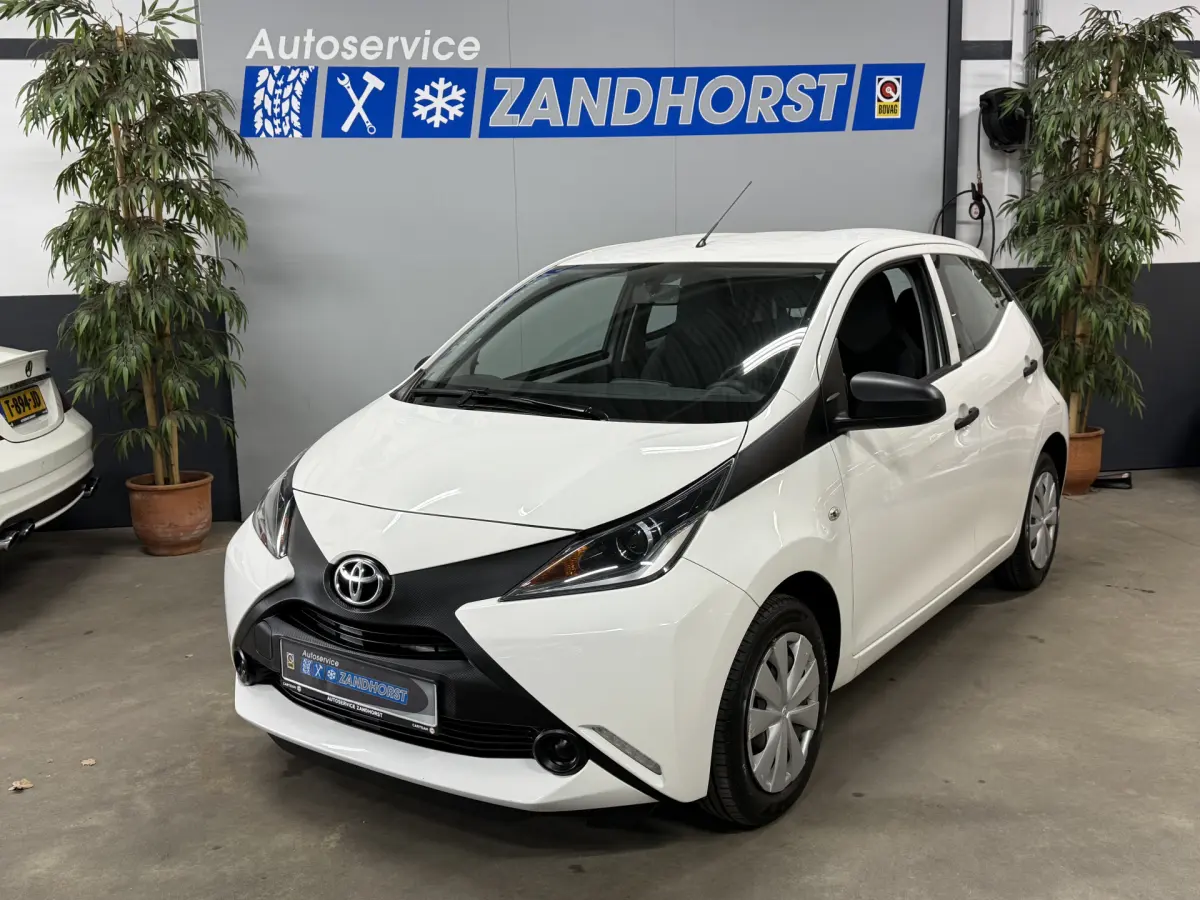 Aygo 1.0 VVT-i x-now // Airco // el. ramen