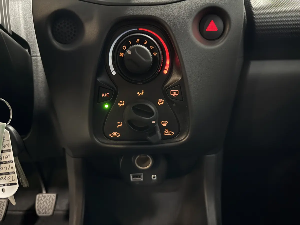 Aygo 1.0 VVT-i x-now // Airco // el. ramen