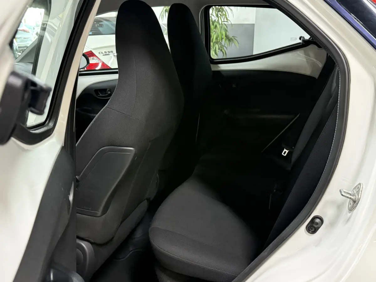 Aygo 1.0 VVT-i x-now // Airco // el. ramen