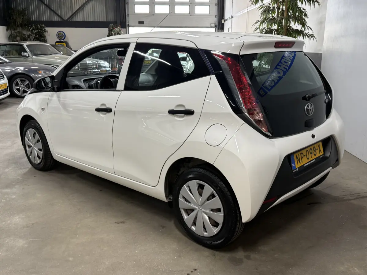 Aygo 1.0 VVT-i x-now // Airco // el. ramen