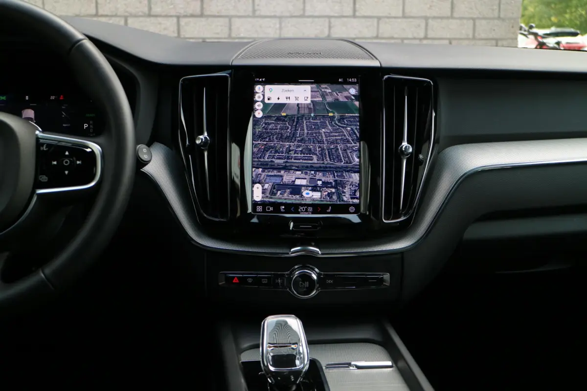 XC60 2.0 T6 Plug-in hybrid AWD Plus Dark | long Range! | Panorama | 360 camera |