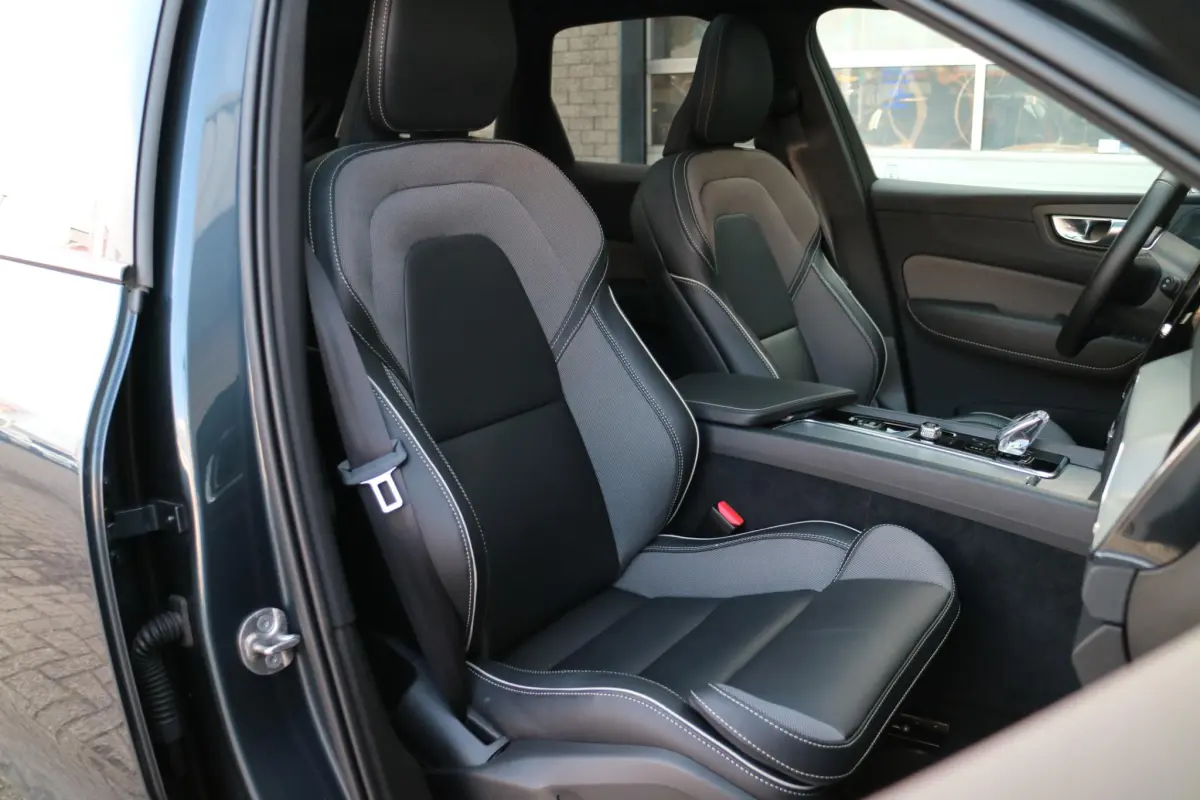 XC60 2.0 T6 Plug-in hybrid AWD Plus Dark | long Range! | Panorama | 360 camera |