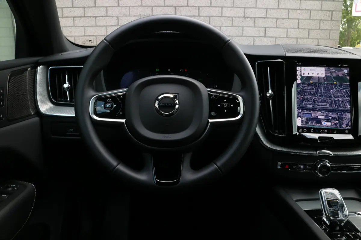 XC60 2.0 T6 Plug-in hybrid AWD Plus Dark | long Range! | Panorama | 360 camera |