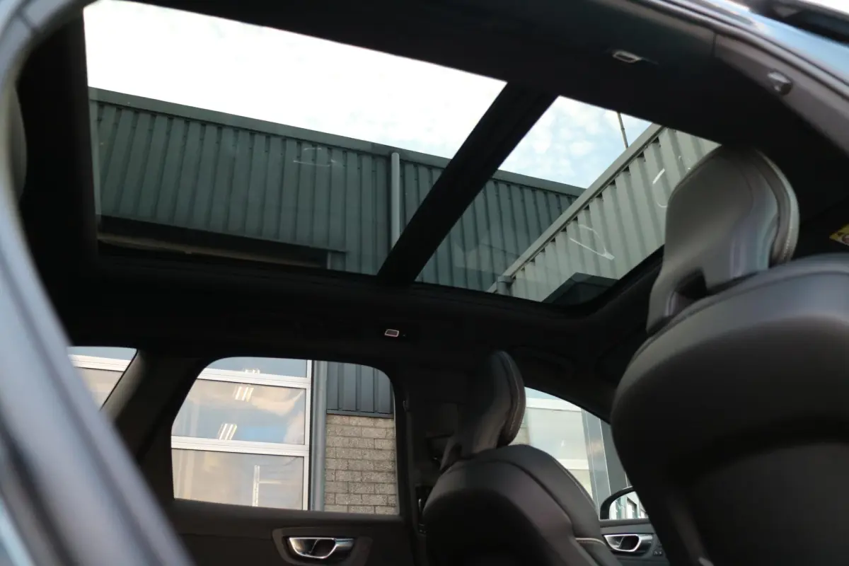 XC60 2.0 T6 Plug-in hybrid AWD Plus Dark | long Range! | Panorama | 360 camera |
