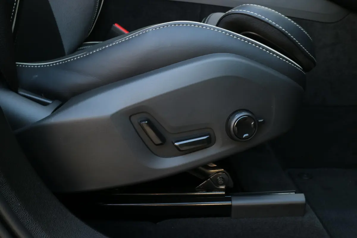 XC60 2.0 T6 Plug-in hybrid AWD Plus Dark | long Range! | Panorama | 360 camera |