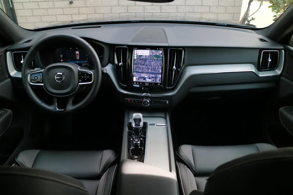 XC60 2.0 T6 Plug-in hybrid AWD Plus Dark | long Range! | Panorama | 360 camera |