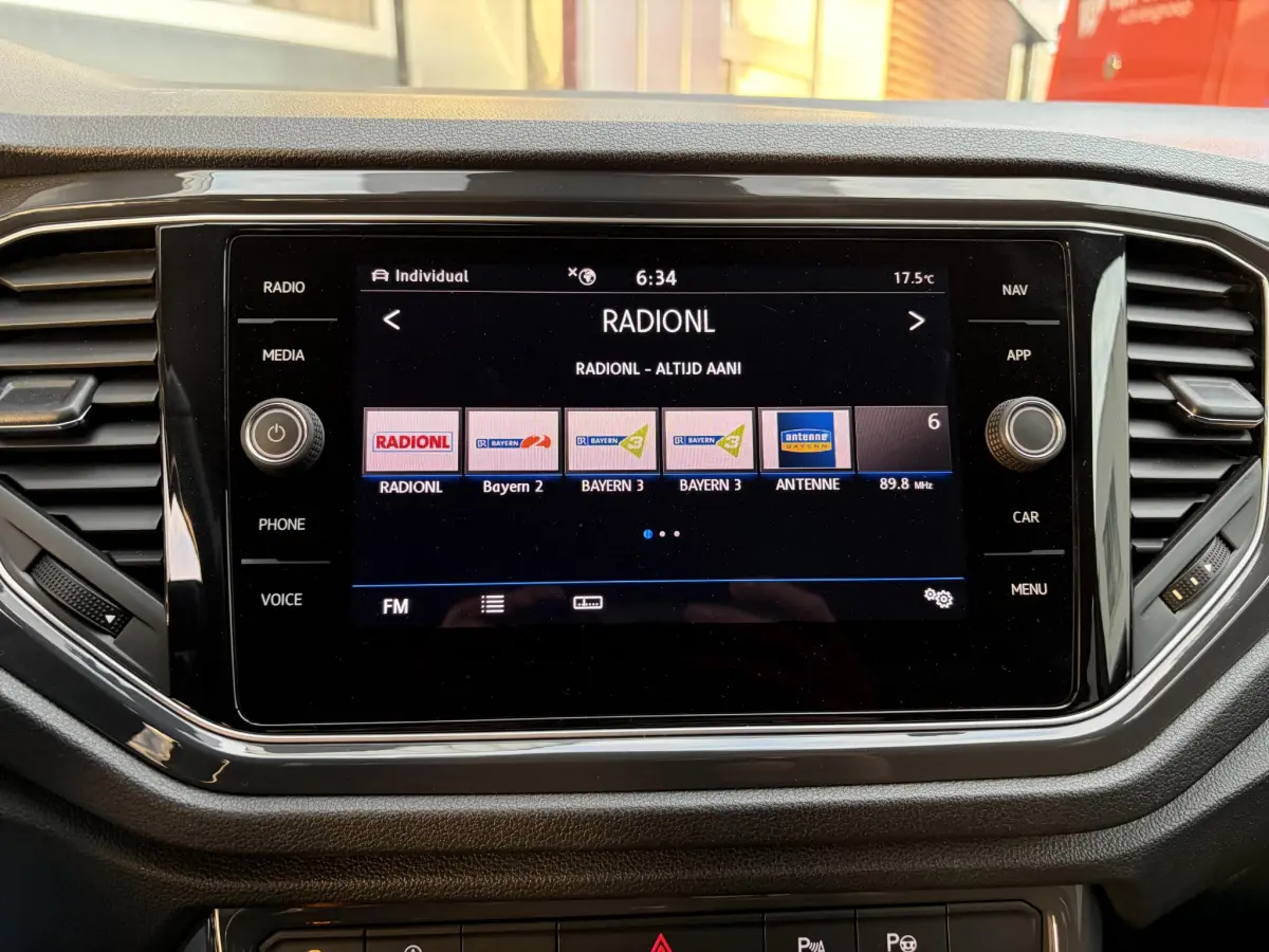 T-Roc 1.5 TSI Sport 3x R-Line | Climate |Camera | Parkeer sensoren | Stoel verwarming |