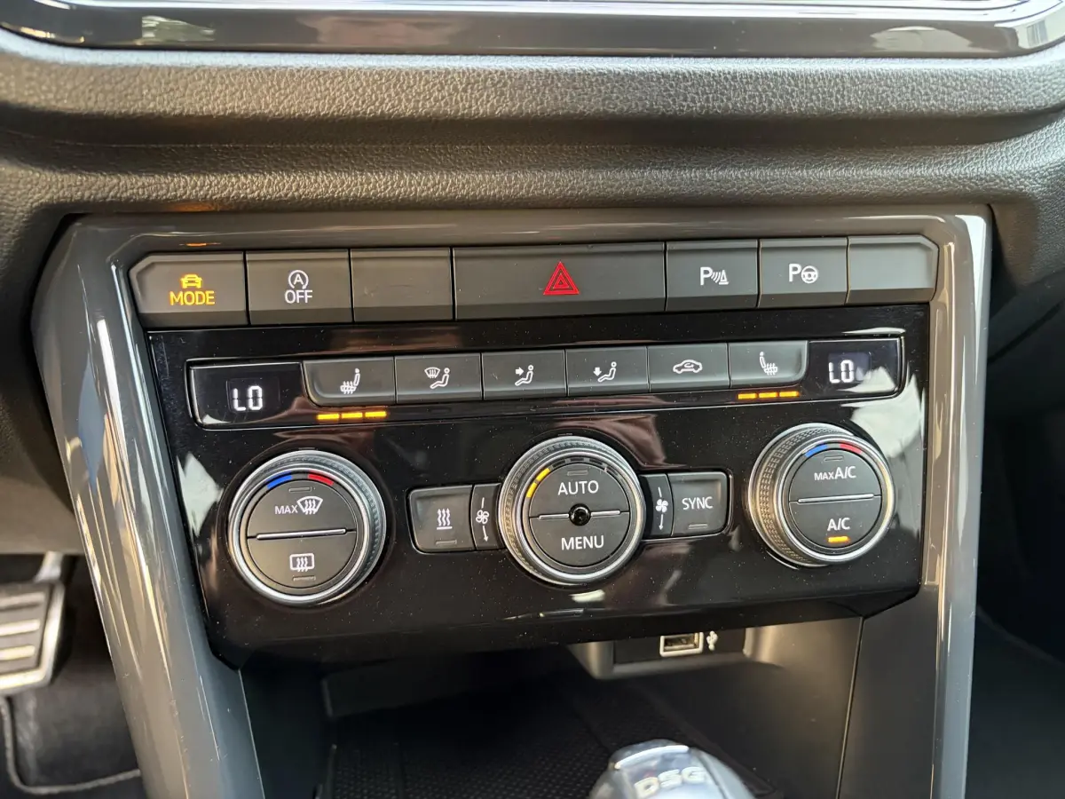 T-Roc 1.5 TSI Sport 3x R-Line | Climate |Camera | Parkeer sensoren | Stoel verwarming |
