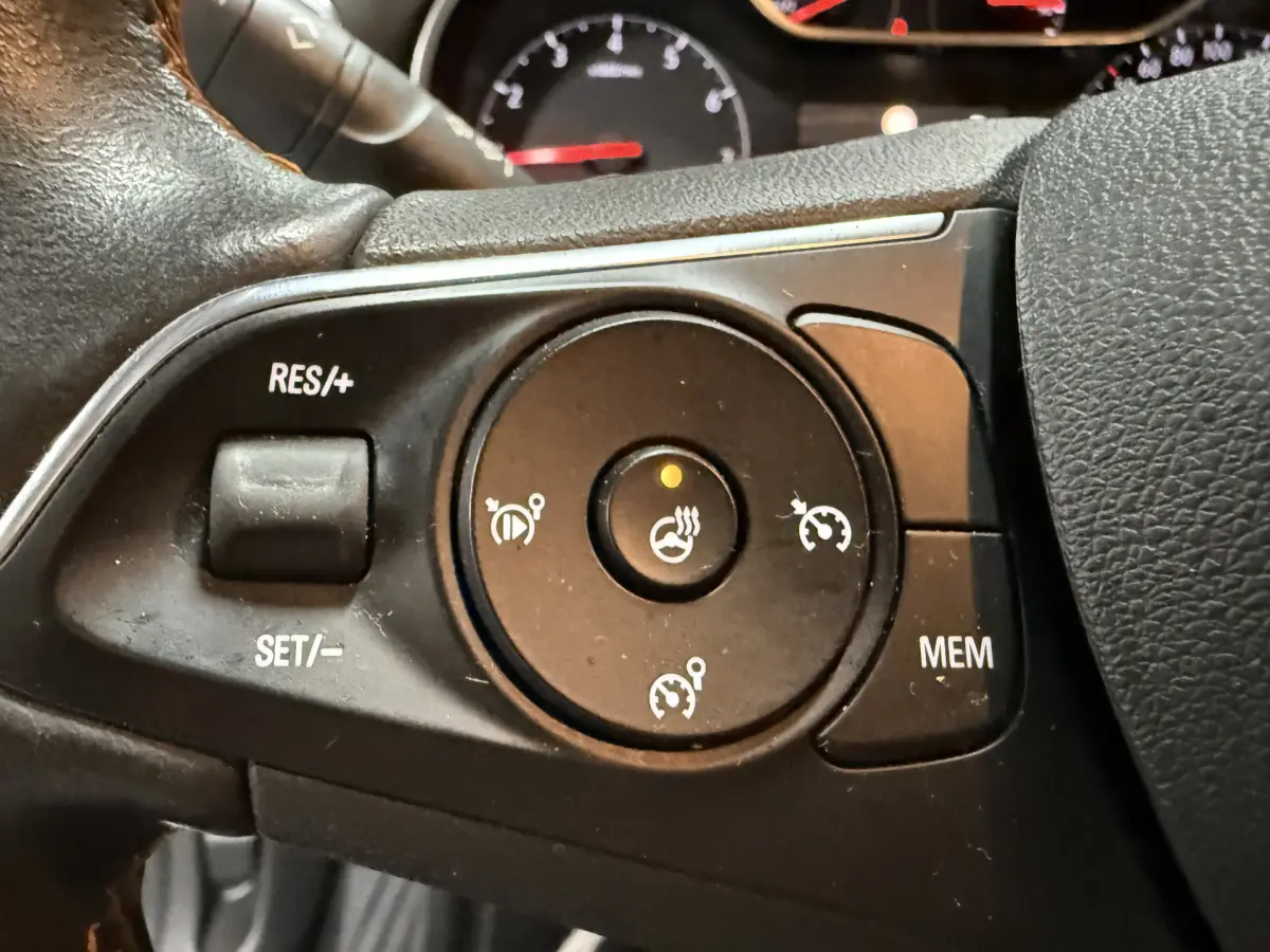 Crossland X 1.2 Turbo Online Edition // Autom. // Carplay // stoelverw.