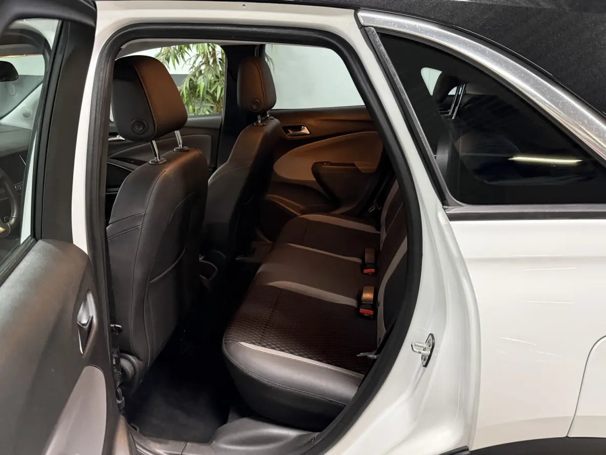 Crossland X 1.2 Turbo Online Edition // Autom. // Carplay // stoelverw.