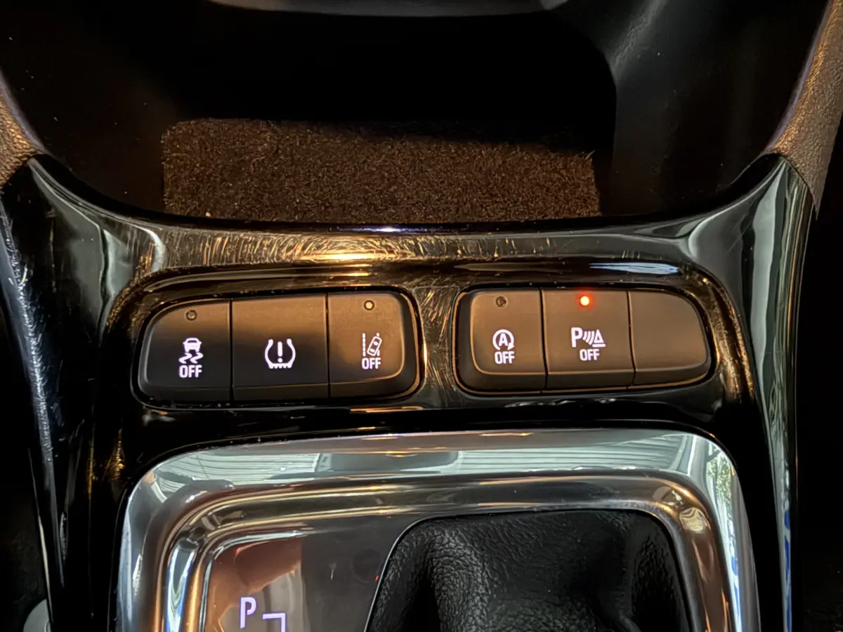 Crossland X 1.2 Turbo Online Edition // Autom. // Carplay // stoelverw.