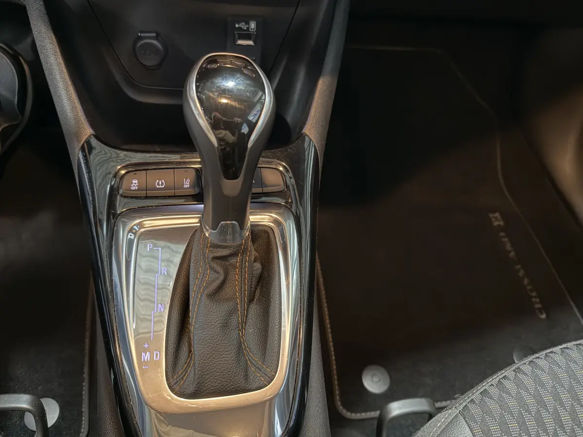 Crossland X 1.2 Turbo Online Edition // Autom. // Carplay // stoelverw.