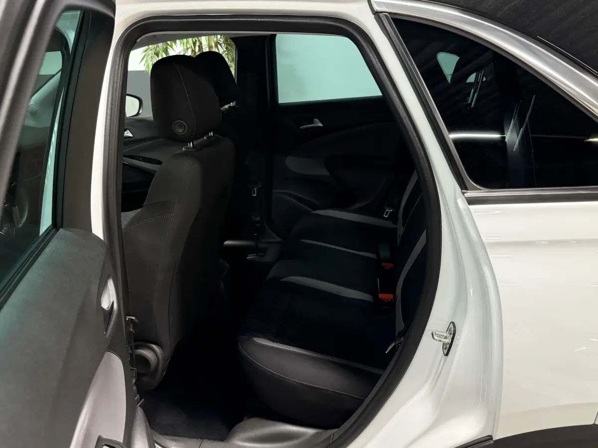Crossland X 1.2 Turbo 120 Jaar Edition //