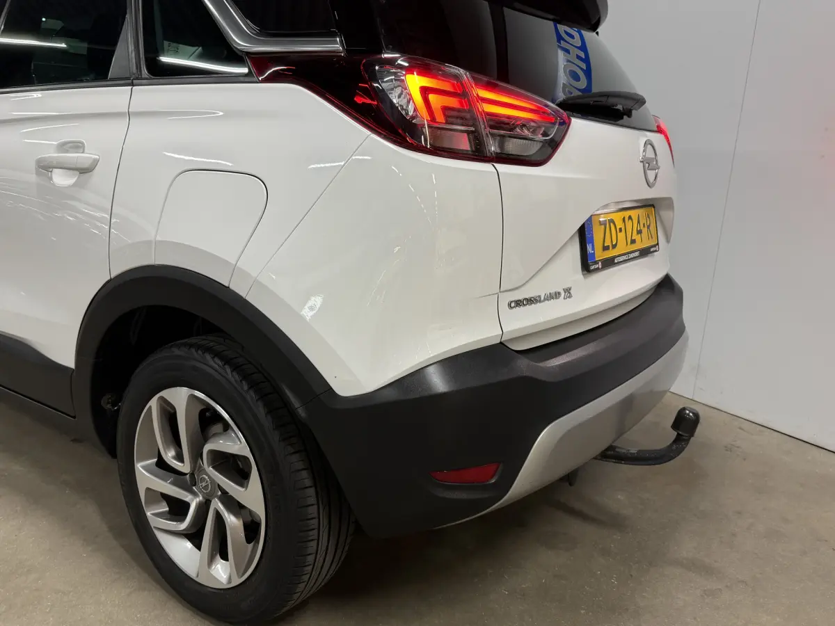 Crossland X 1.2 Turbo 120 Jaar Edition //
